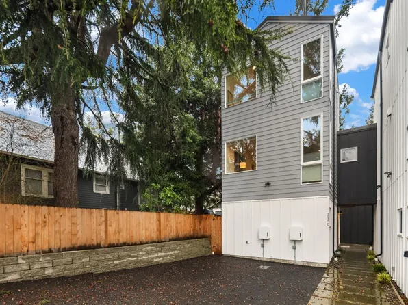 7030 Mary Ave NW Unit C, Seattle, WA 98117