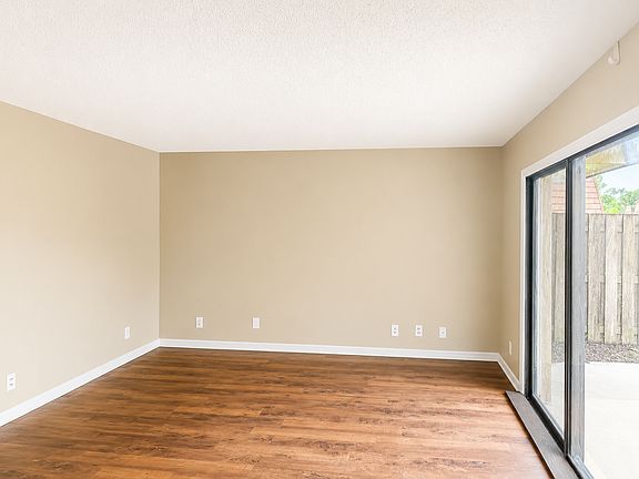 4th image of 2117 Patty Cir NE