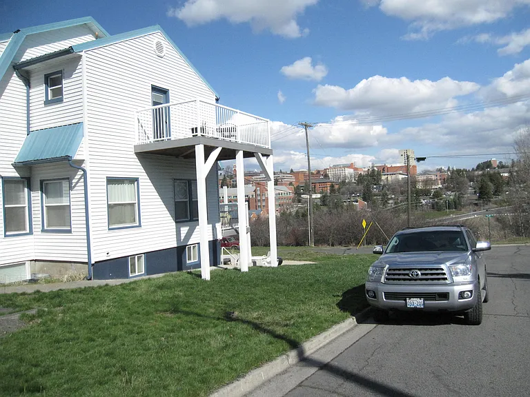 220 SE Gladstone St #2 — Photo 16