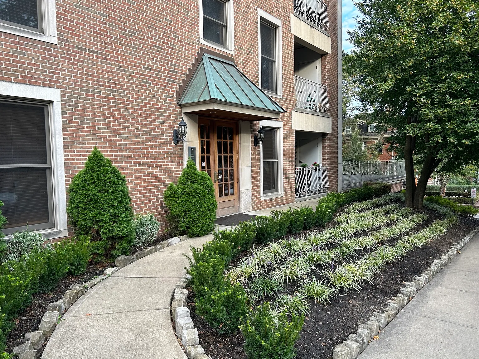 2 bed, 2.5 bath, 2000 sqft, $3,300 — Photo 1