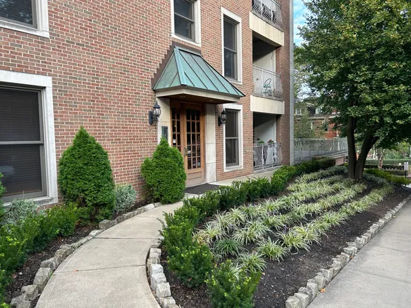 6111 5th Ave #402, Pittsburgh, PA 15232