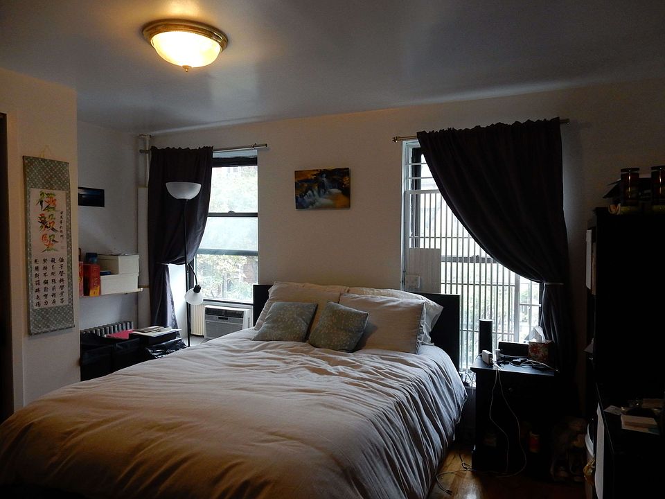 1st image of 132 Saint Marks Pl APT 8