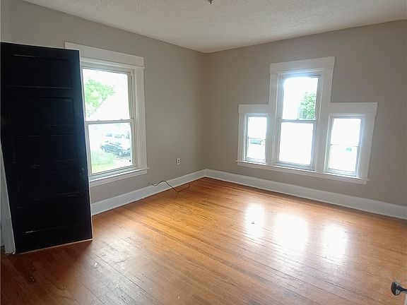 4th image of 2009 S Salina St