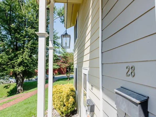 28 Woodlake Dr, Charlottesville, VA 22901