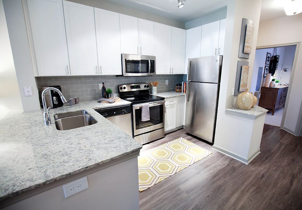 Upgraded Kitchen with Stainless Steel Appliances