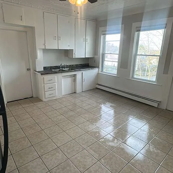 672 Fairmount St #2 — Photo 4