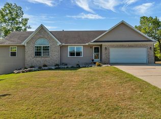 11375 Katrine Dr, Fenton, MI 48430