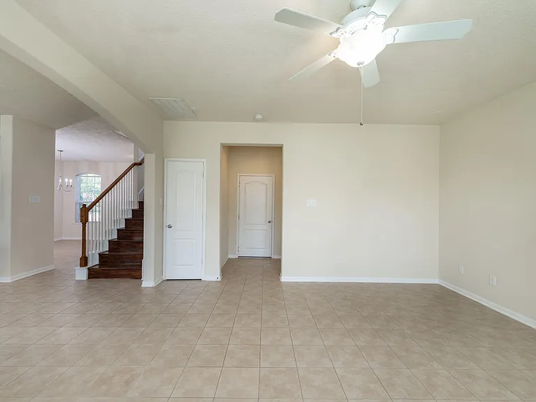 6402 Addlestone Ridge Ln — Photo 10