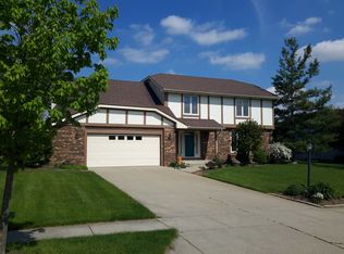 1221 Timberlake Trl, Fort Wayne, IN 46804