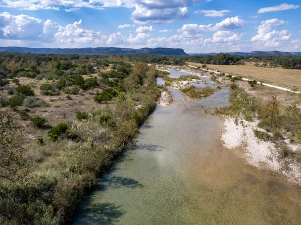 2554 CR 380, Barksdale, TX 78828