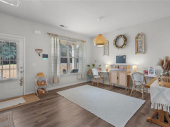 4th image of 405 Crowley Dr