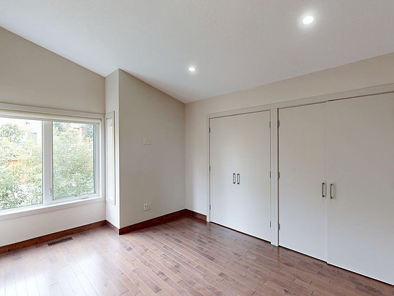 5th image of 3825 1st St NE