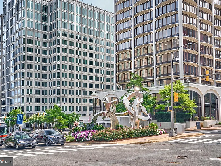 1423 N Nash St #207 — Photo 24