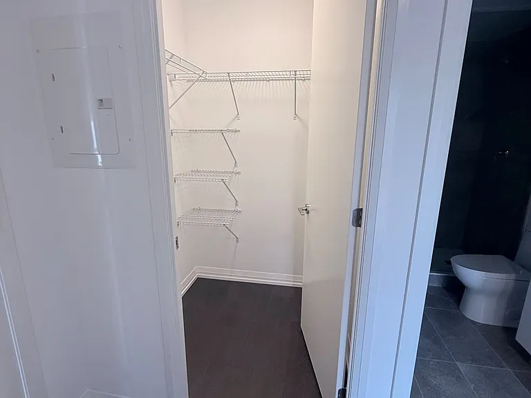 400 King St W #1106 — Photo 20