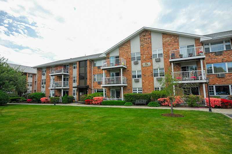 1st image of 41 Bullocks Point Ave APT 3A