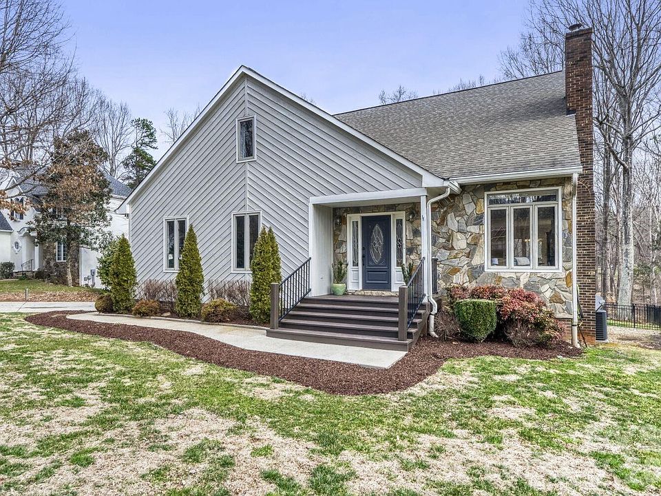 1st image of 120 Tall Oak Dr