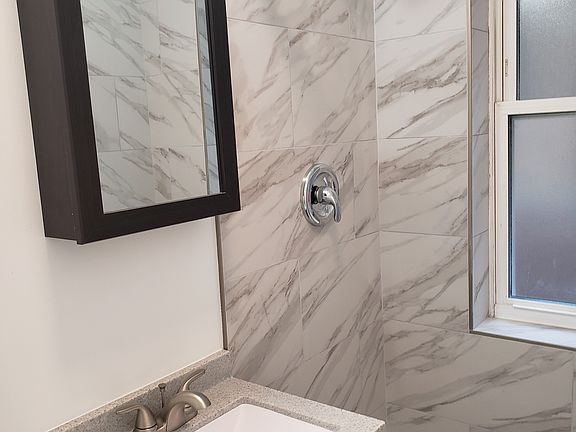 4th image of 4224-4224 N Clark St #11