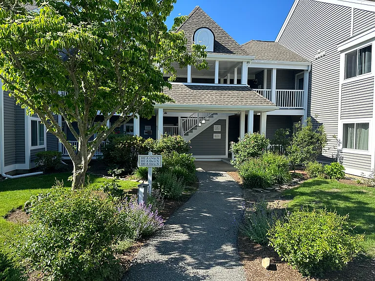 100A Fletcher Ln — Photo 1