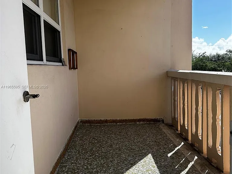 410 SE 2nd St #308 — Photo 30