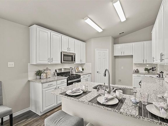 5th image of 11098 La Grange Dr