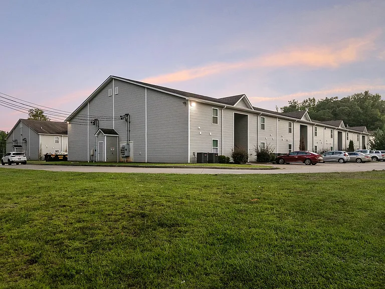 Crestview Apartments — Photo 24