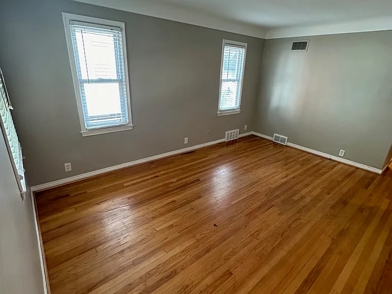 606 Gardenia Ave — Photo 6