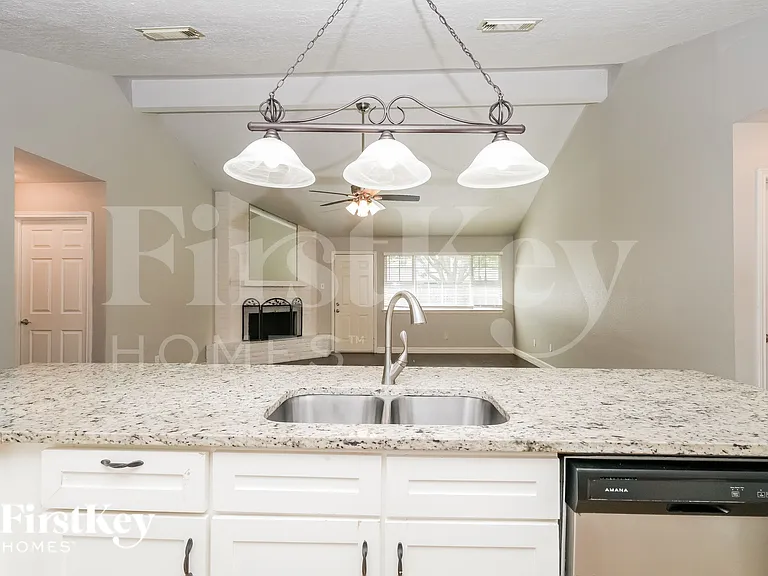 2411 Shady Brook Dr — Photo 10