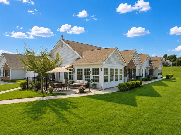 307 Spring Valley Dr, Zelienople, PA 16063