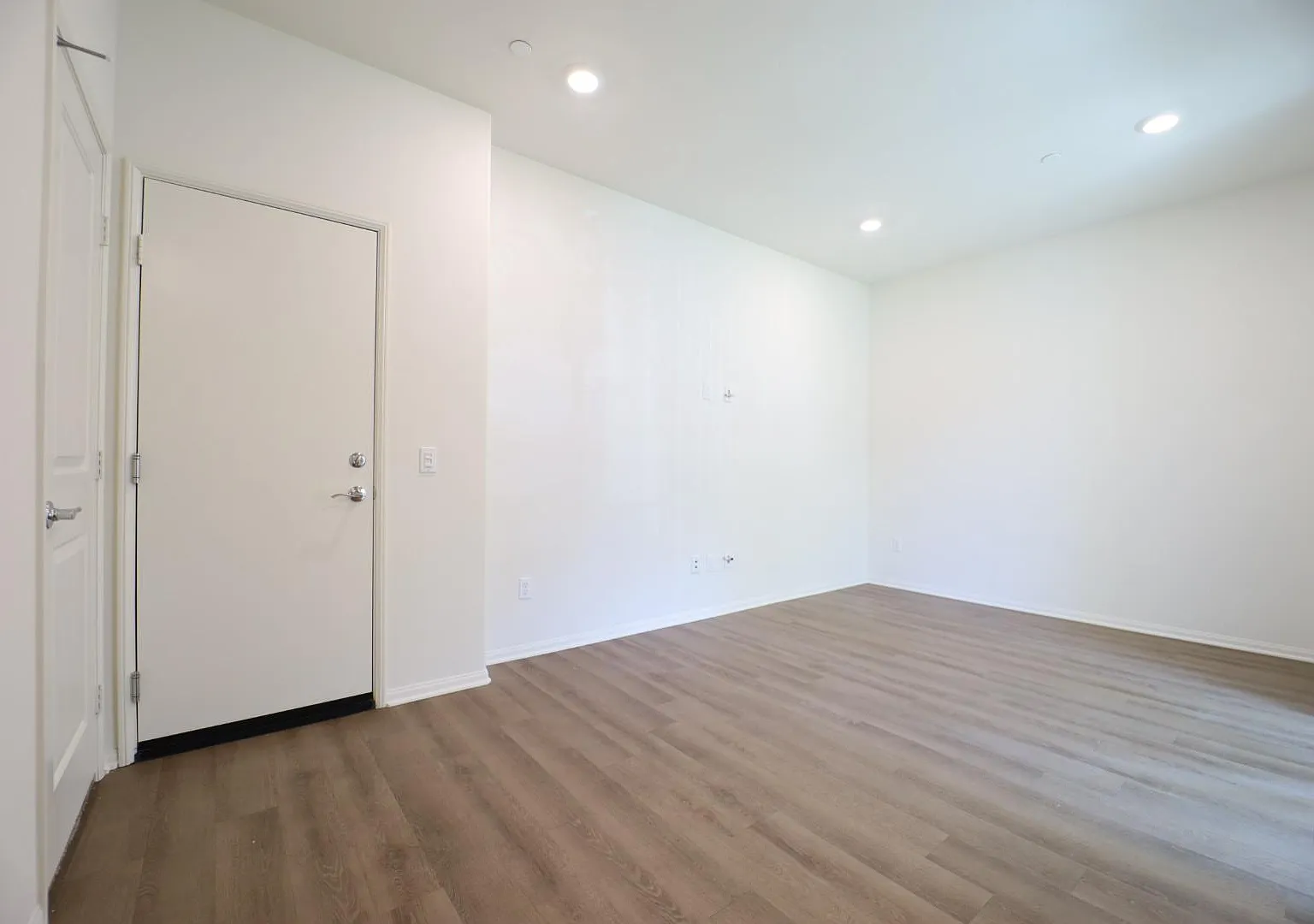 2 bed, 2.5 bath, 1561 sqft, $3,150 — Photo 2