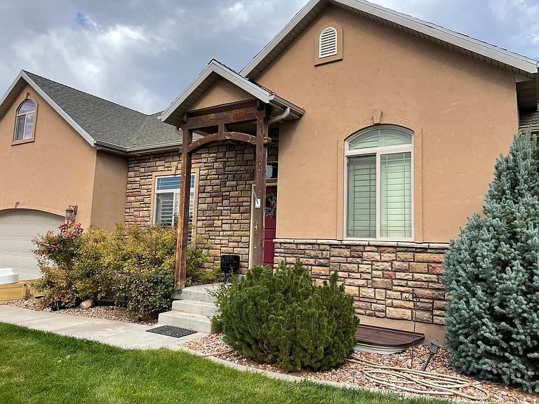 867 S 4425 W — Photo 1