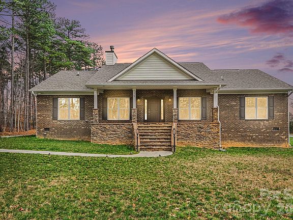 3rd image of 175 Cox Lake Rd