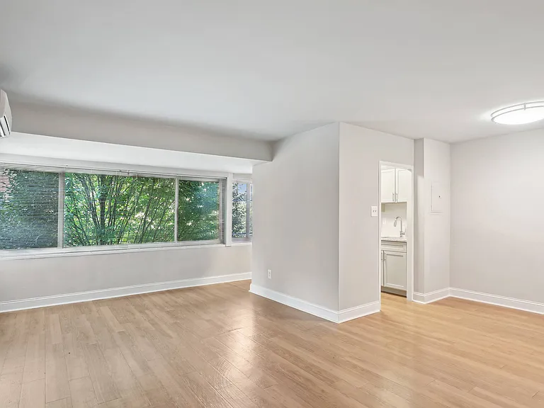 The Kenmore — Photo 9