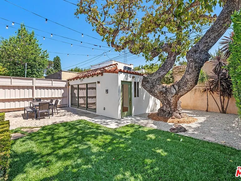 2030 Kelton Ave — Photo 19
