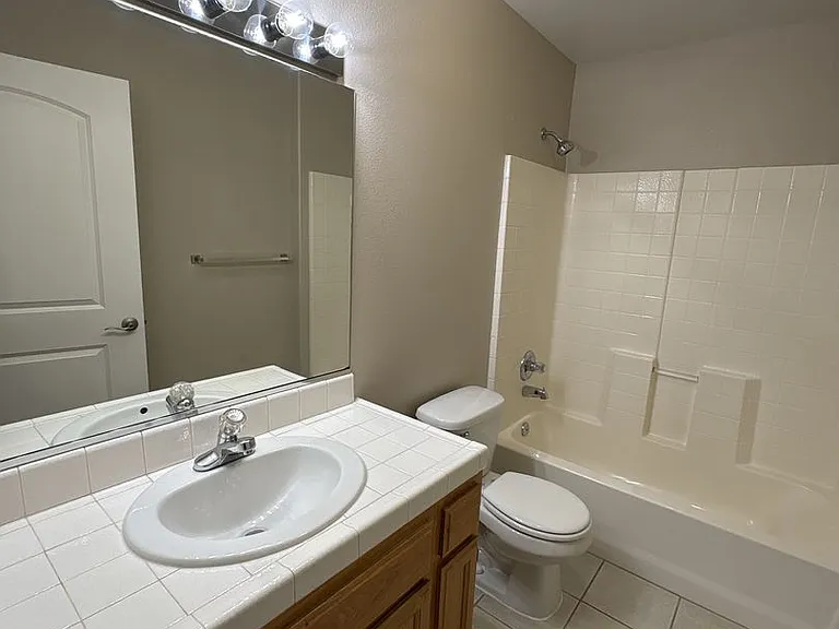 2916-18 N Terrace St #2645-2647 — Photo 11