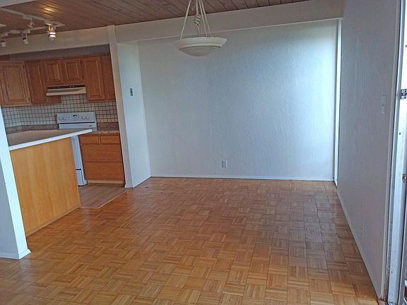 3rd image of 1142 Pomeroy Ave