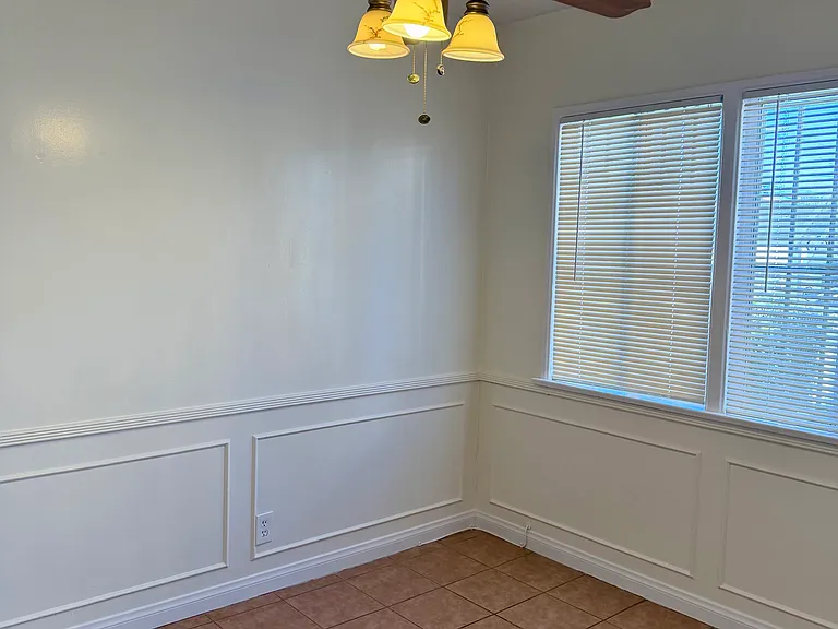 Ceiling fan in dining room