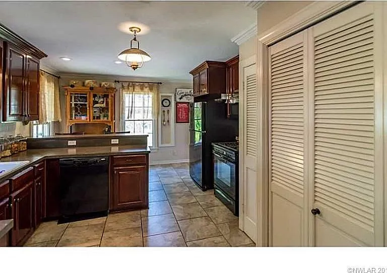 3624 Gilbert Dr — Photo 7