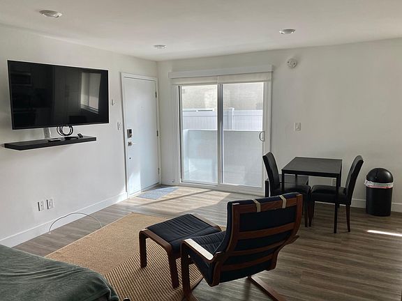 5th image of 1527 Granville Ave #4G