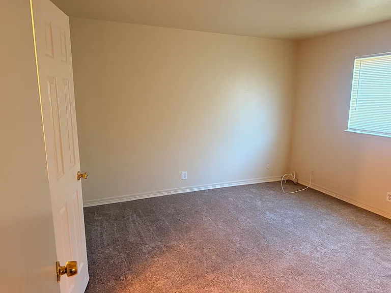 2015 Comstock Dr #2015 — Photo 5