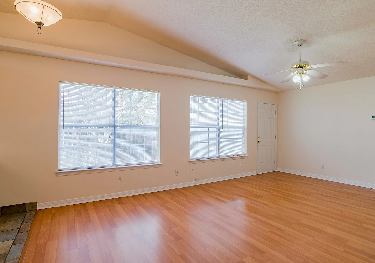 3 bed 2 bath home off Creighton Rd — Photo 4