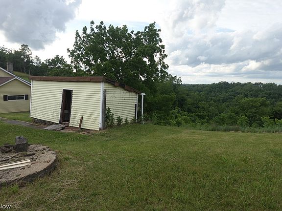 4th image of 56085 Winding Hill Rd