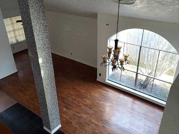 3rd image of 8602 Sparkling Springs Dr