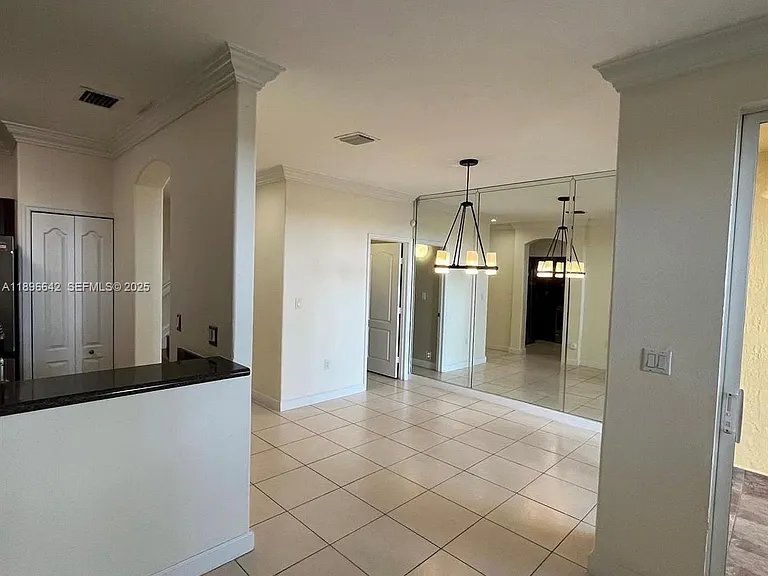 14945 SW 8th Ter — Photo 4