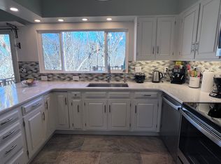 1060 Greenland Cir, South Charleston, WV 25309