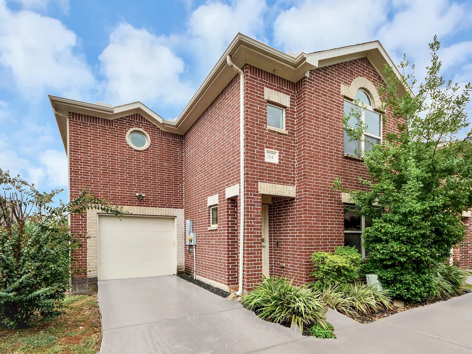 2 bed, 2.5 bath, 1567 sqft, $1,850 — Photo 1