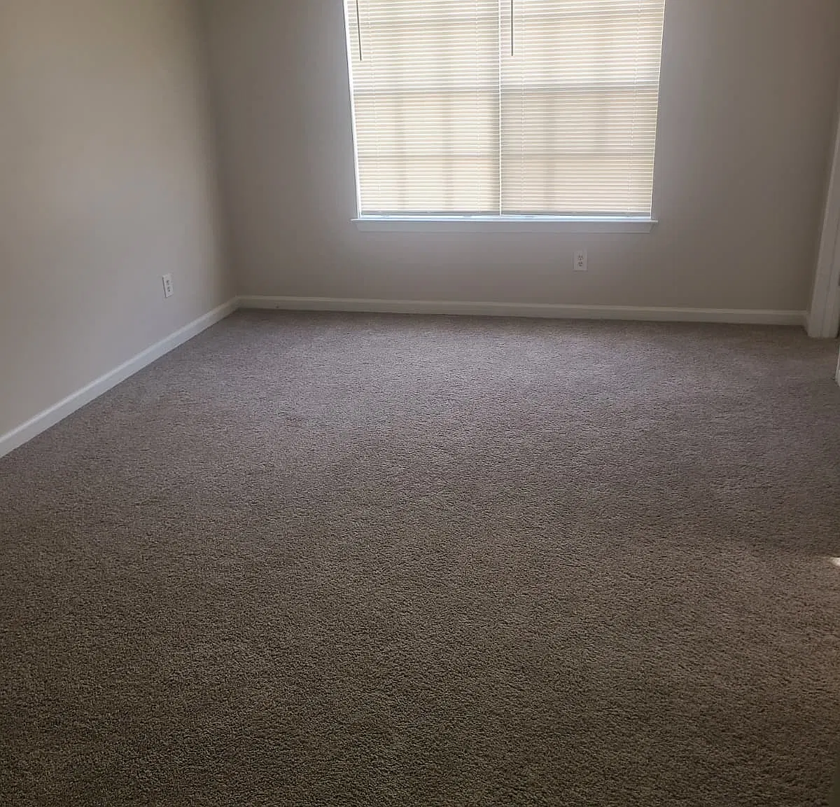 3 bed, 1837 sqft, $2,200 — Photo 2