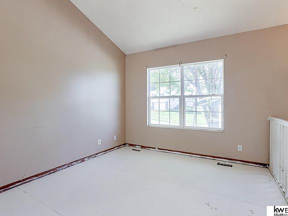 4th image of 3203 Blackhawk Dr