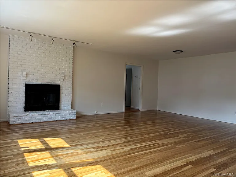 8 Locust St — Photo 4