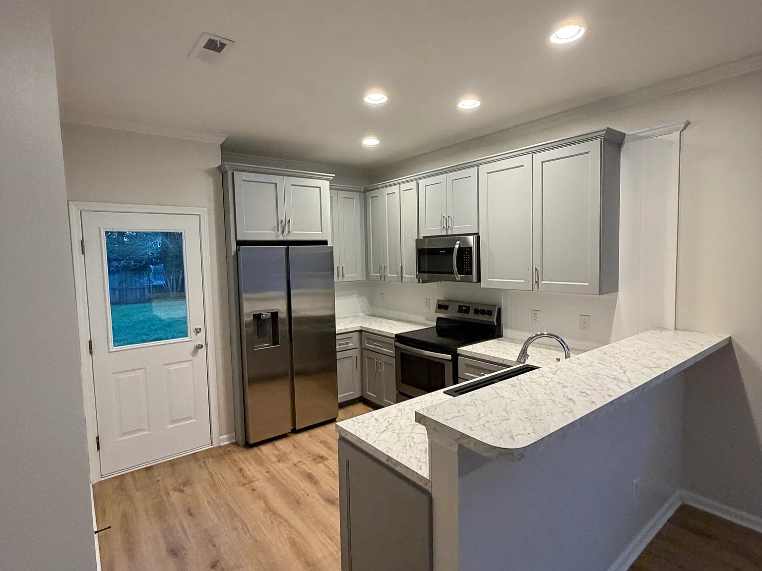 3 bed, 1020 sqft, $1,895 — Photo 3