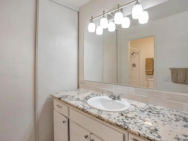3928 Talmage Ct — Photo 12